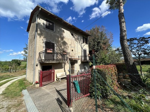 casa indipendente in vendita a Castiglione del Lago