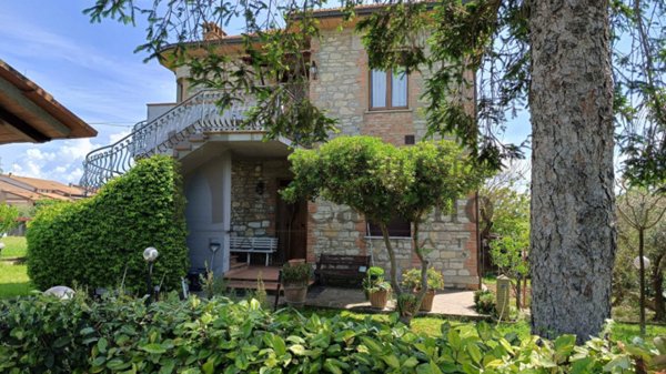 casa indipendente in vendita a Castiglione del Lago