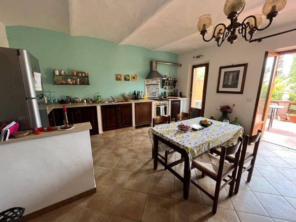 casa indipendente in vendita a Castiglione del Lago