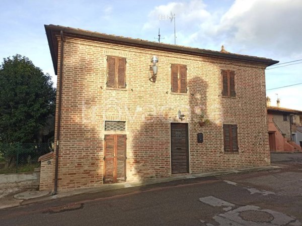 casa indipendente in vendita a Castiglione del Lago in zona Gioiella