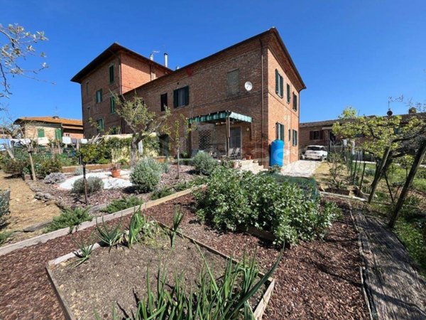 casa indipendente in vendita a Castiglione del Lago