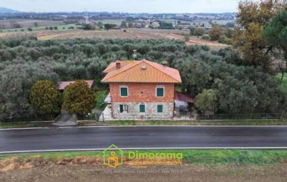 casa indipendente in vendita a Castiglione del Lago