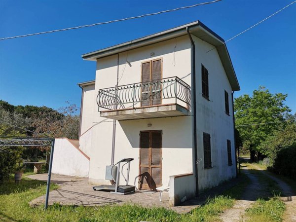 casa indipendente in vendita a Castiglione del Lago