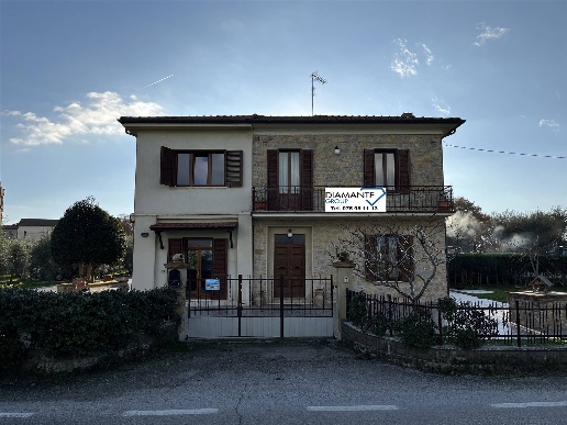 casa indipendente in vendita a Castiglione del Lago