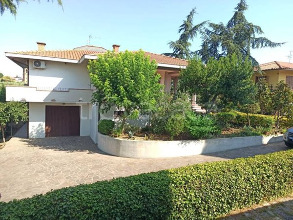 casa indipendente in vendita a Castiglione del Lago