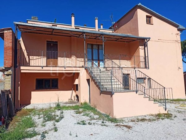 casa indipendente in vendita a Castiglione del Lago