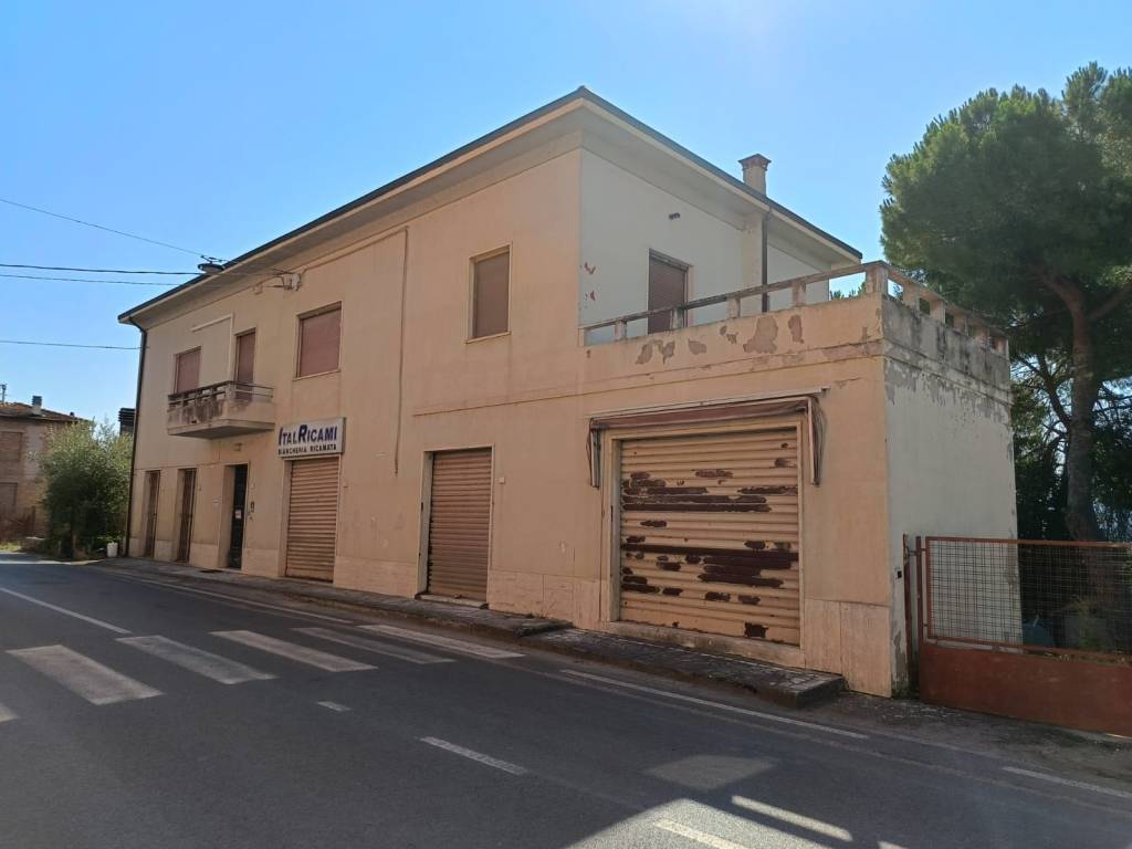 casa indipendente in vendita a Castiglione del Lago in zona Porto