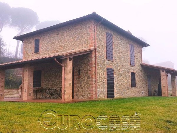casa indipendente in vendita a Castiglione del Lago