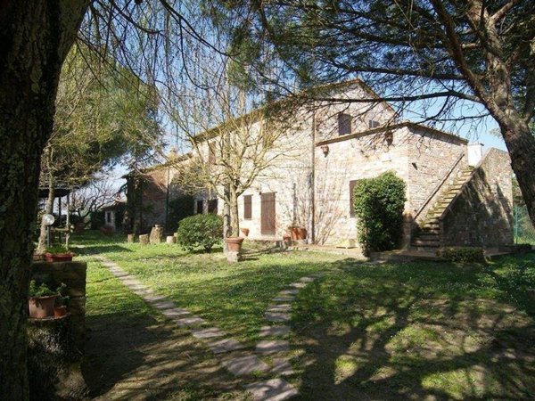 casa indipendente in vendita a Castiglione del Lago in zona Piana