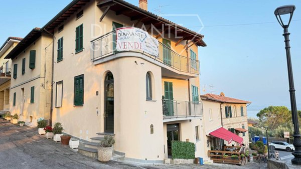 casa indipendente in vendita a Castiglione del Lago