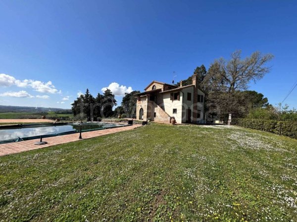 casa indipendente in vendita a Castiglione del Lago