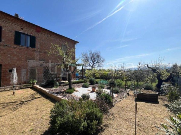casa indipendente in vendita a Castiglione del Lago in zona Petrignano del Lago