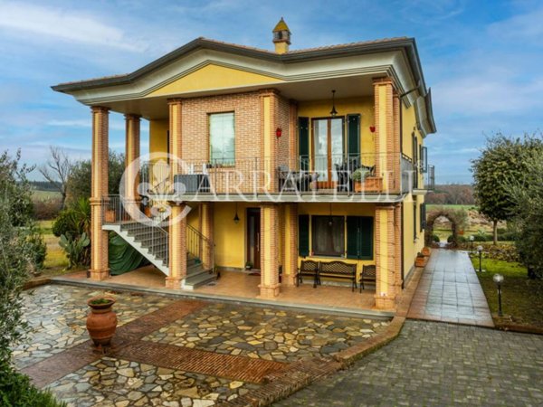 casa indipendente in vendita a Castiglione del Lago