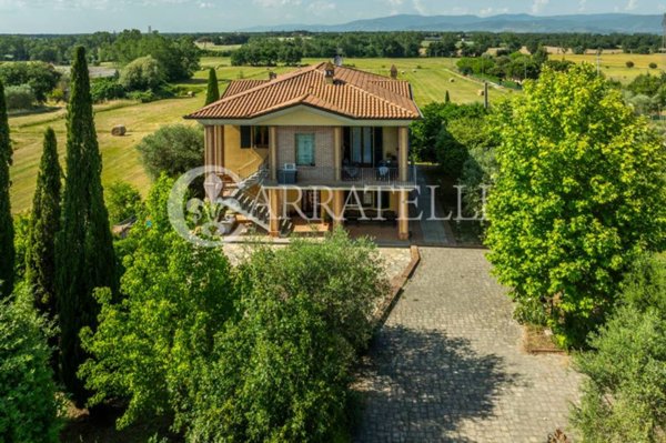 casa indipendente in vendita a Castiglione del Lago