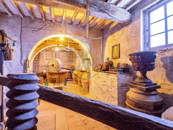 casa indipendente in vendita a Castiglione del Lago in zona Casamaggiore