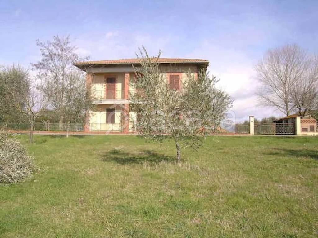 casa indipendente in vendita a Castiglione del Lago in zona Badia