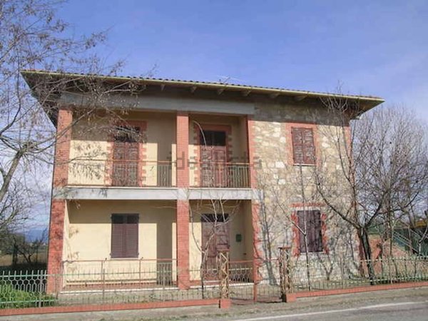 casa indipendente in vendita a Castiglione del Lago in zona Badia