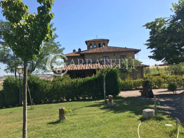 casa indipendente in vendita a Castiglione del Lago in zona Villastrada