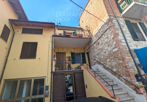 pentavano in vendita a Castiglione del Lago in zona Macchie