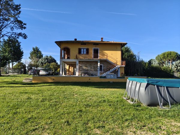 casa indipendente in vendita a Castiglione del Lago