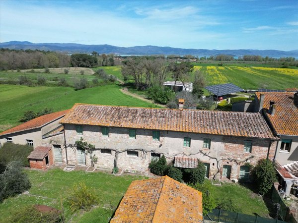 casa indipendente in vendita a Castiglione del Lago