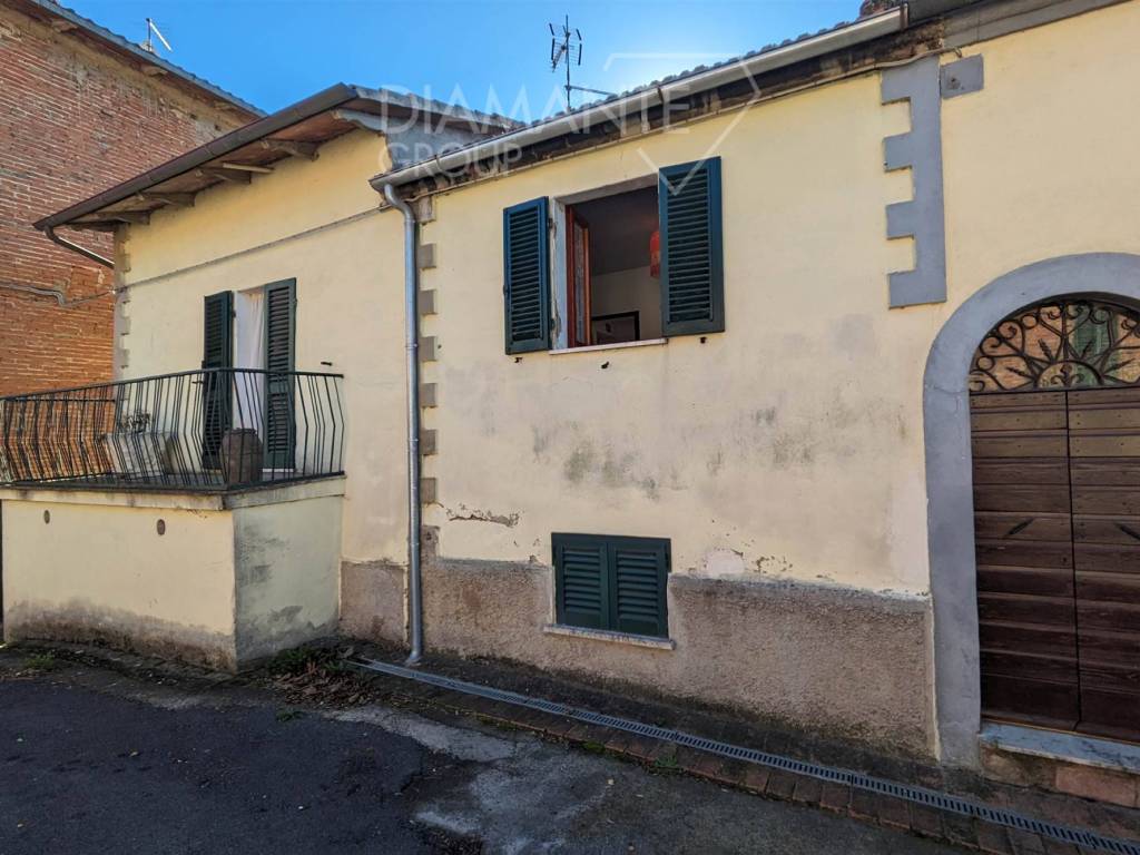 casa indipendente in vendita a Castiglione del Lago in zona Casamaggiore