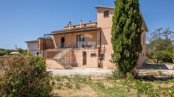 casa indipendente in vendita a Castiglione del Lago