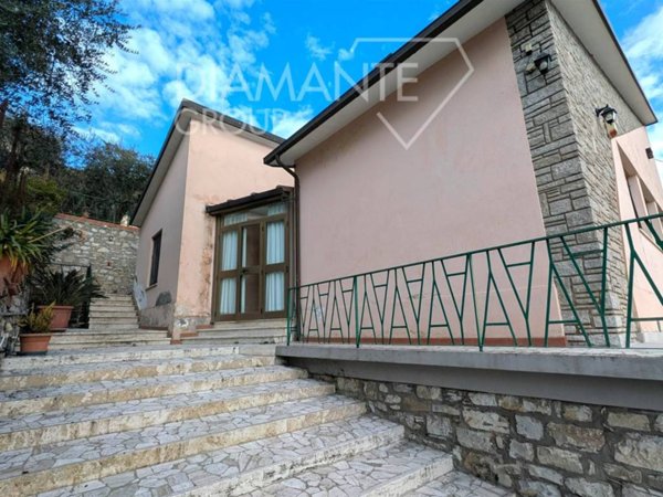 casa indipendente in vendita a Castiglione del Lago