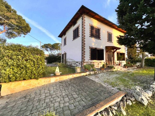 casa indipendente in vendita a Castiglione del Lago