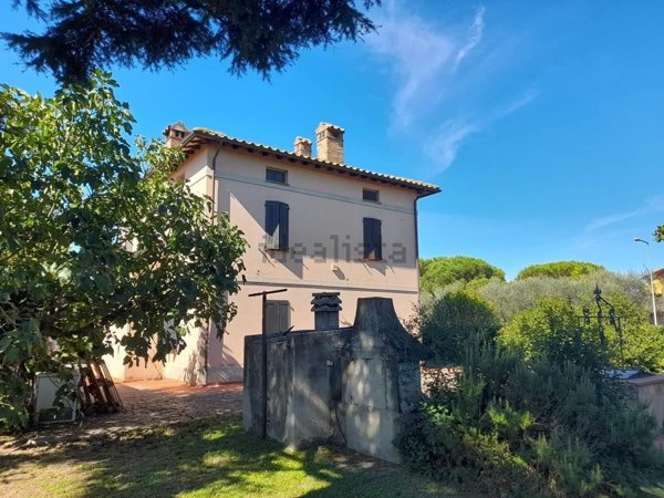 casa indipendente in vendita a Castiglione del Lago