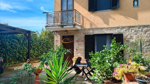 casa indipendente in vendita a Castiglione del Lago in zona Villastrada