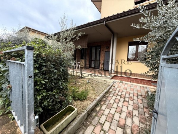 casa indipendente in vendita a Castiglione del Lago