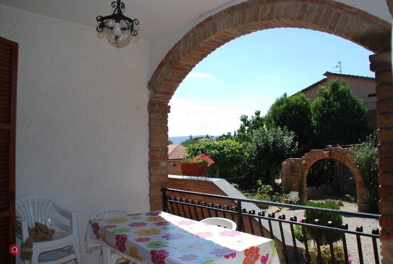 casa indipendente in vendita a Castiglione del Lago in zona Porto