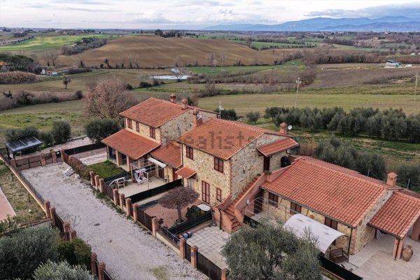 casa indipendente in vendita a Castiglione del Lago