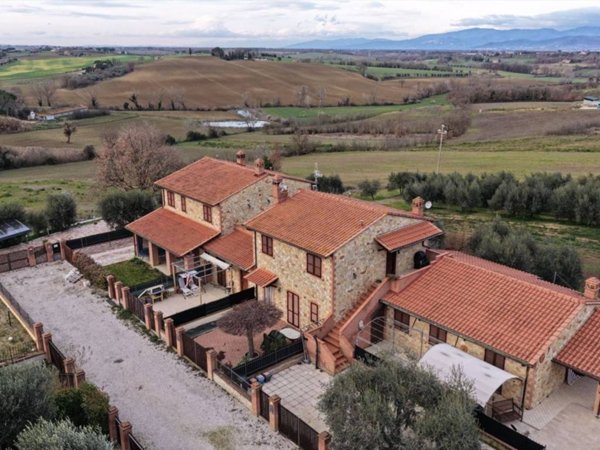 casa indipendente in vendita a Castiglione del Lago