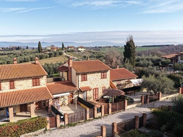 casa indipendente in vendita a Castiglione del Lago