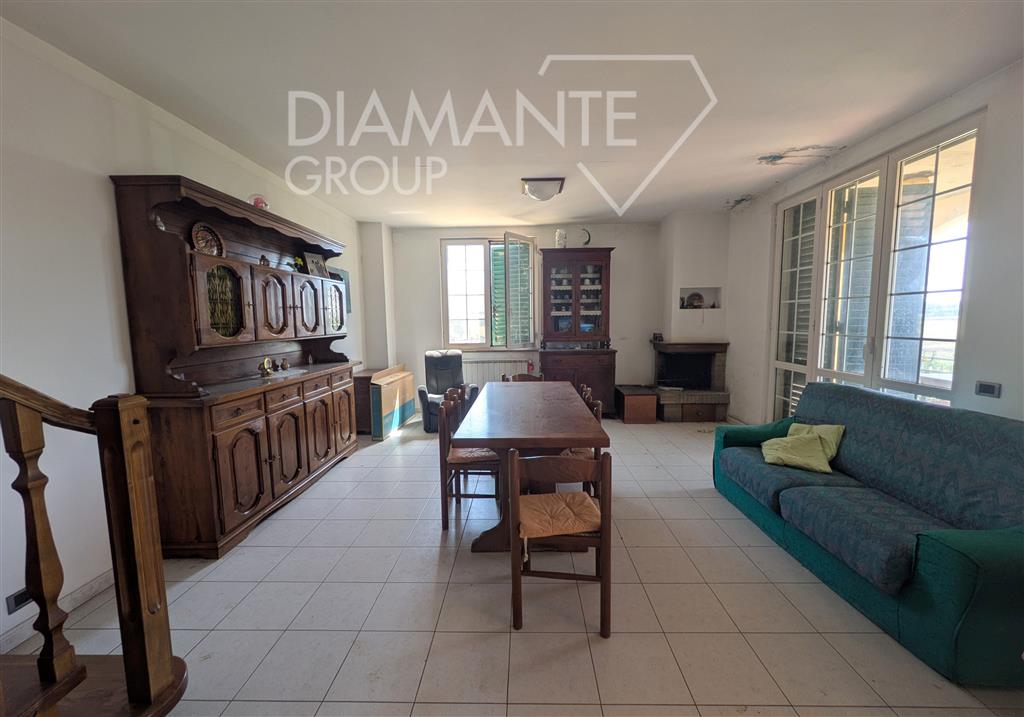 casa indipendente in vendita a Castiglione del Lago in zona Casamaggiore
