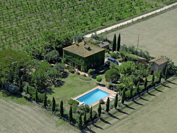 casa indipendente in vendita a Castiglione del Lago in zona Piana