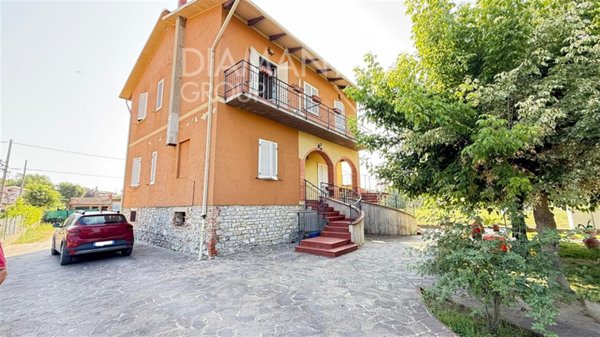 casa indipendente in vendita a Castiglione del Lago in zona Piana