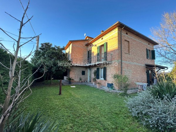 casa indipendente in vendita a Castiglione del Lago in zona Piana