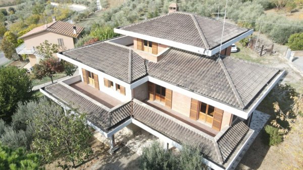 casa indipendente in vendita a Castiglione del Lago