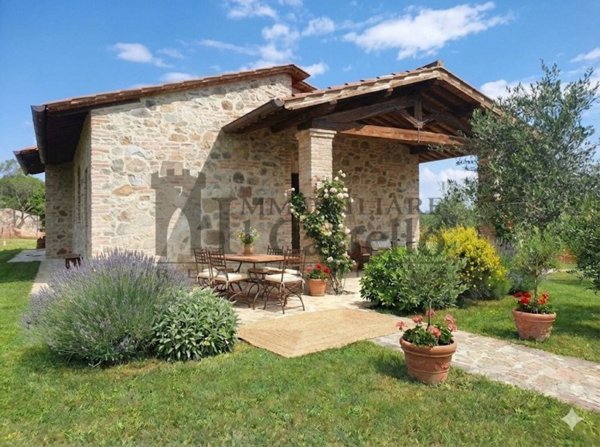 casa indipendente in vendita a Castiglione del Lago