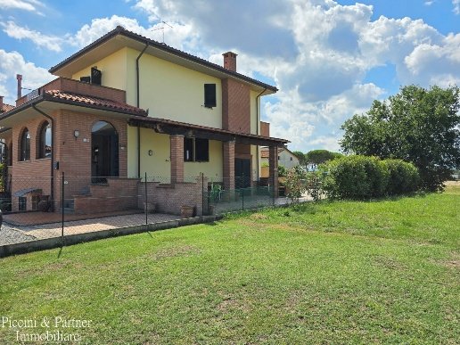 casa indipendente in vendita a Castiglione del Lago in zona Panicarola