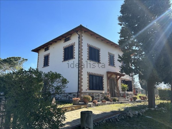 casa indipendente in vendita a Castiglione del Lago in zona Casamaggiore