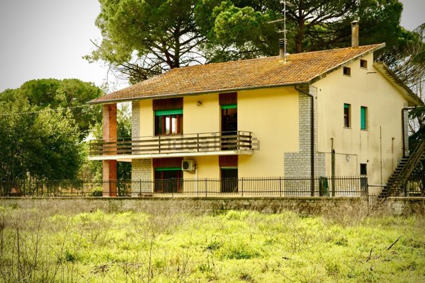 casa indipendente in vendita a Castiglione del Lago