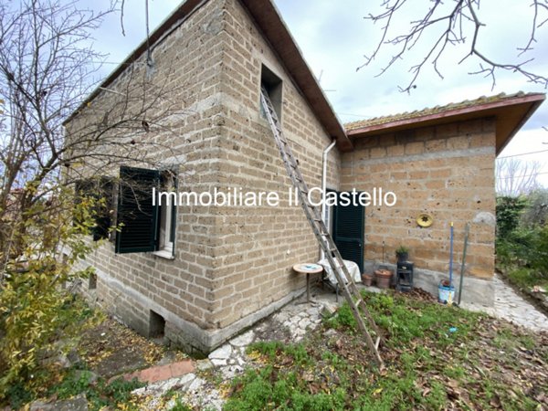 casa indipendente in vendita a Castiglione del Lago in zona Villastrada