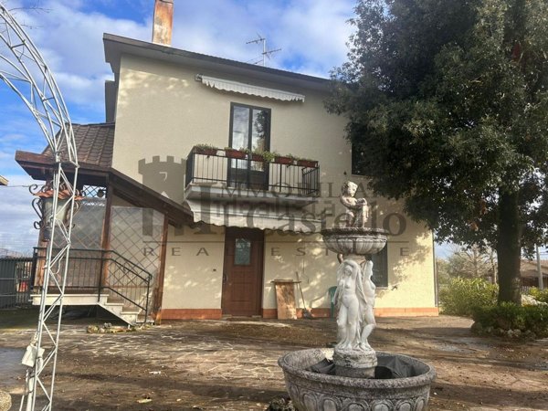 casa indipendente in vendita a Castiglione del Lago