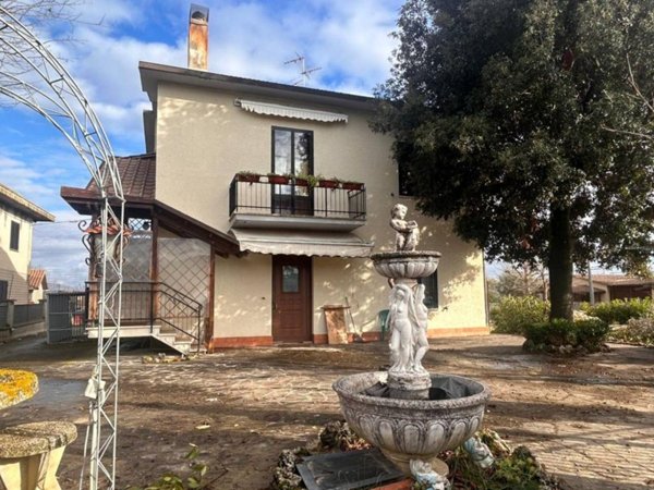 casa indipendente in vendita a Castiglione del Lago