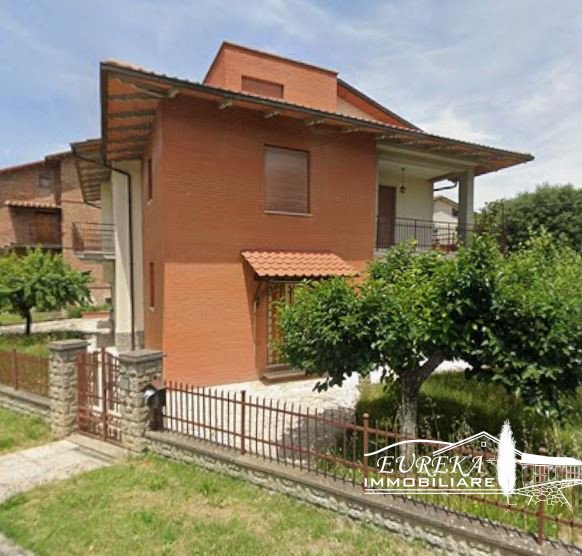 casa indipendente in vendita a Castiglione del Lago