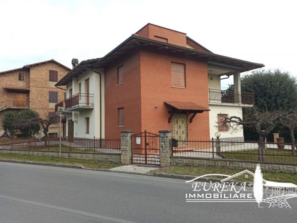 casa indipendente in vendita a Castiglione del Lago